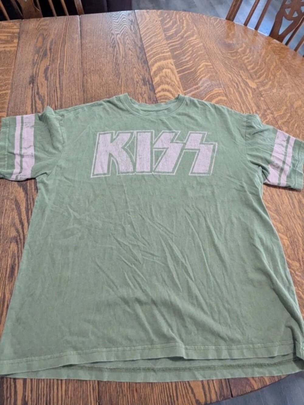 Kiss Green & Pink T-shirt Teen Size Small 100% Cotton